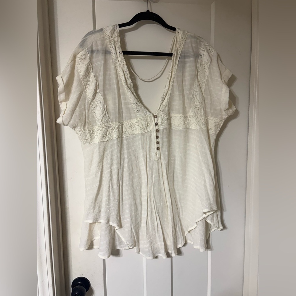 Davi & Dani Women's Cream Lace-Trim Peasant Top